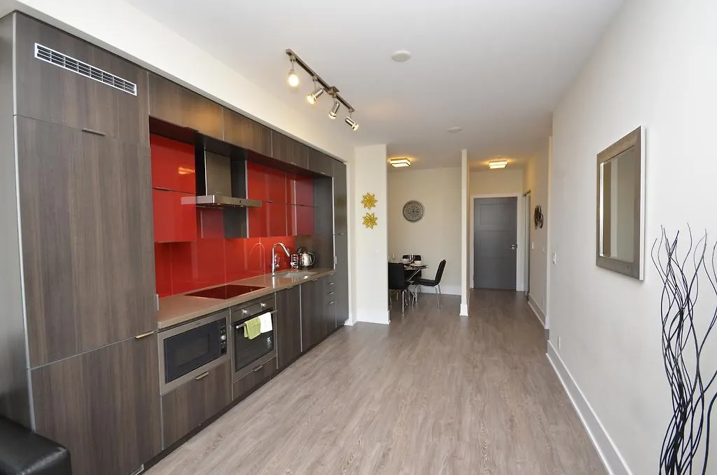 Whitehall Suites - Front Street