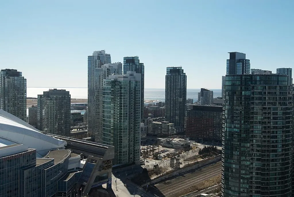 Whitehall Suites - Front Street Apartment Toronto